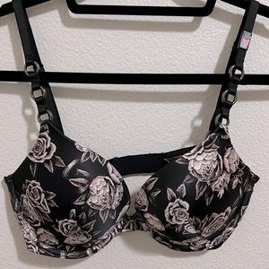 Victoria’s Secret Very Sexy Push Up Bra 32D